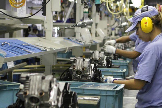 Indústria brasileira recua 0,2% em maio; primeira queda desde 2025