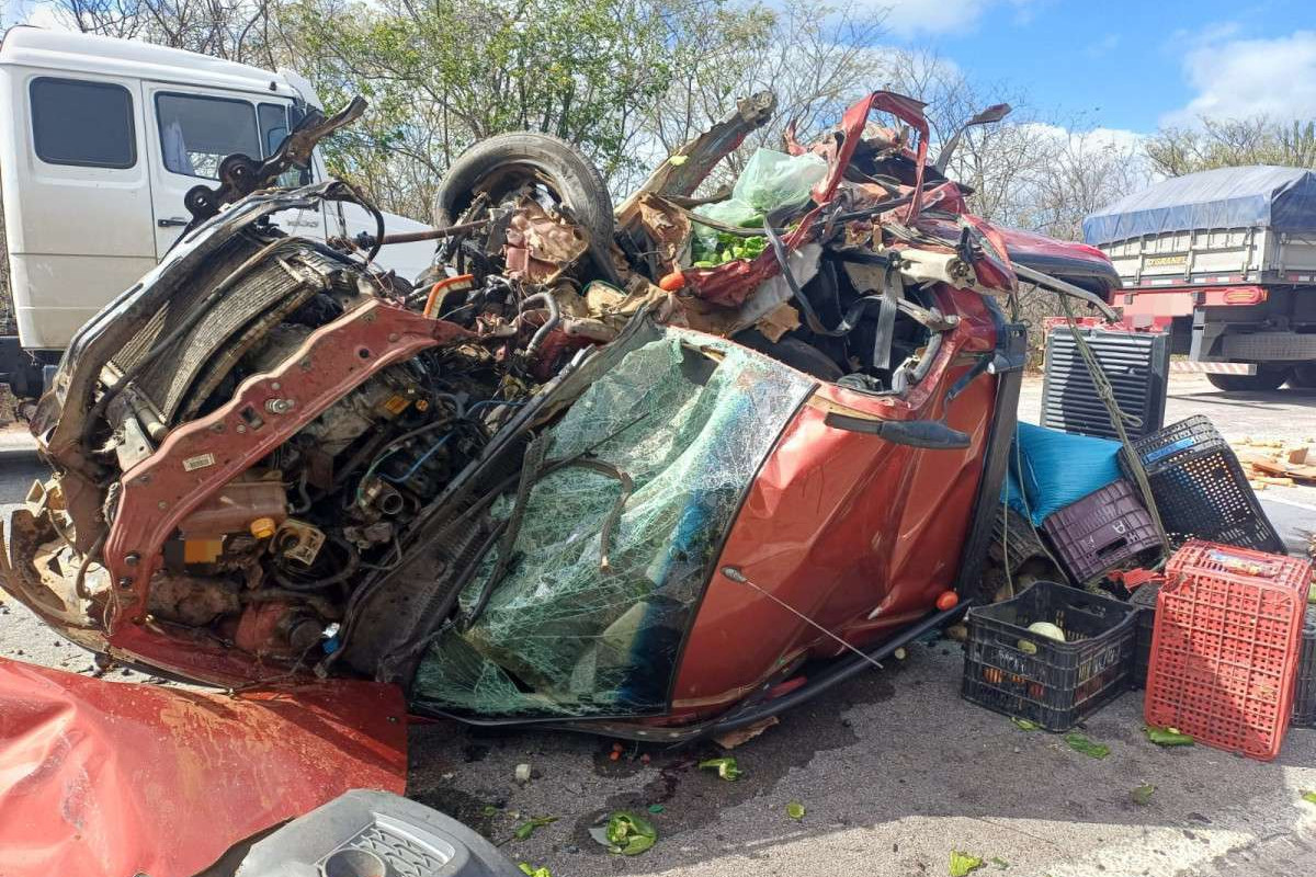 Acidente na BR-116 deixa dois mortos e cinco feridos em Cabrobó, no Sertão