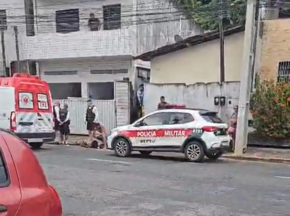 Filha é suspeita de atacar a mãe com golpes de faca no Cabo Branco