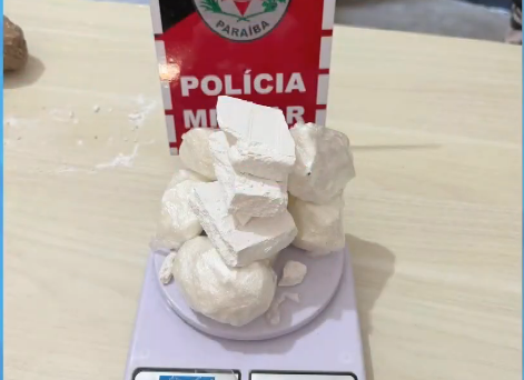 Mulher é presa após transportar cocaína e crack dentro de ônibus na Paraíba