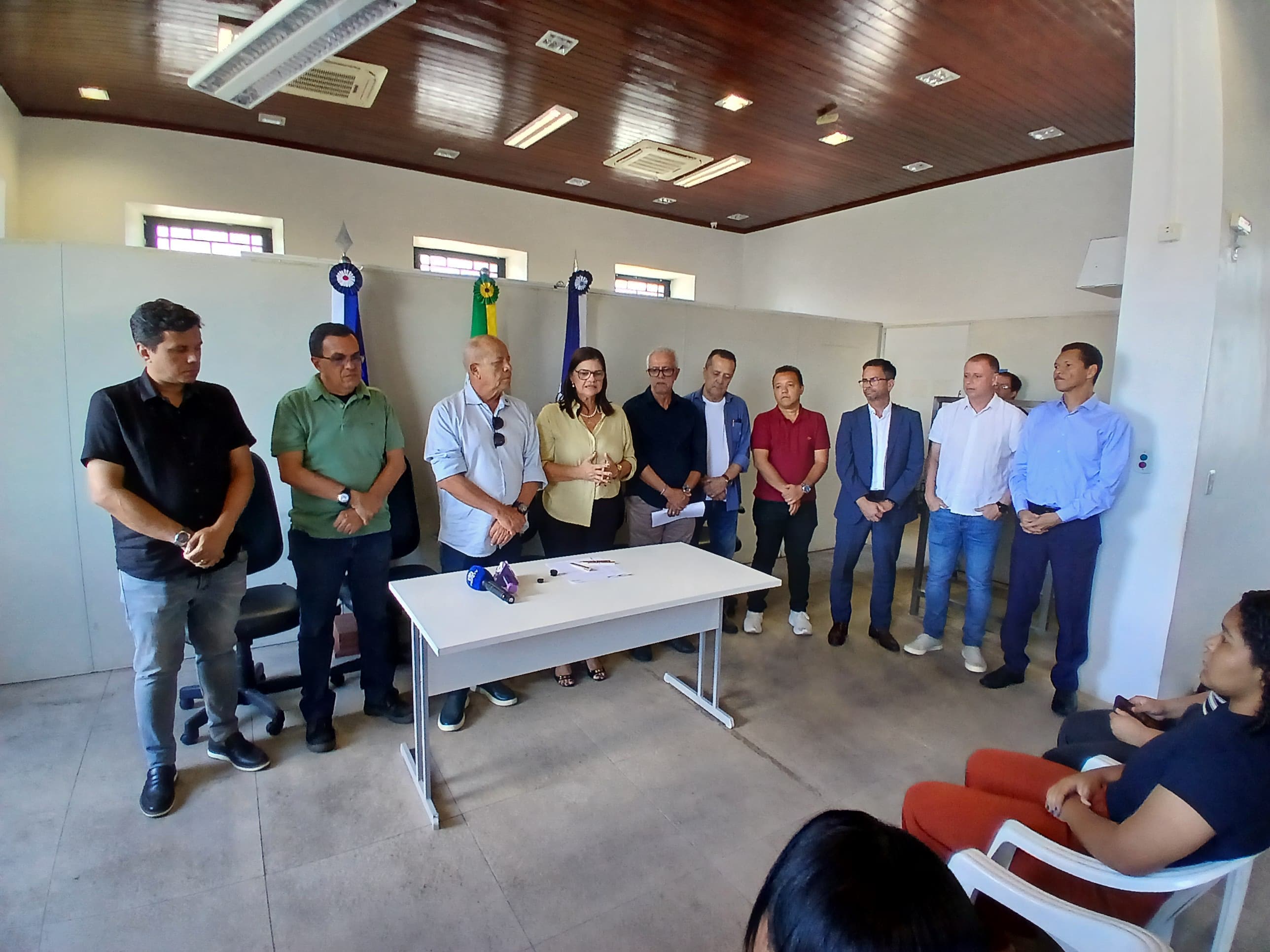 Prefeito de Goiana assina projetos de lei para concessão de subvenção a quatro instituições