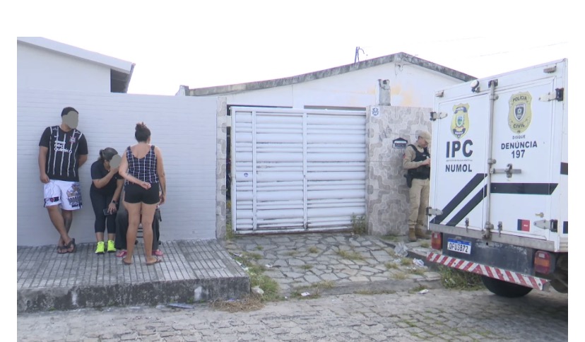 Polícia investiga possível feminicídio após ataque com 26 facadas