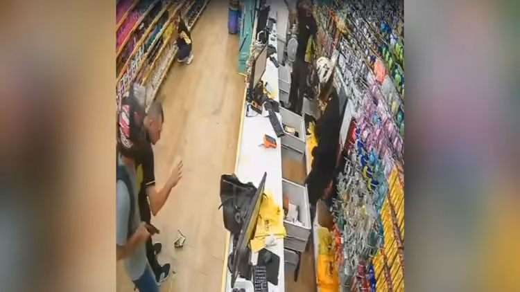 Funcionários são agredidos durante assalto à loja no centro de João Pessoa