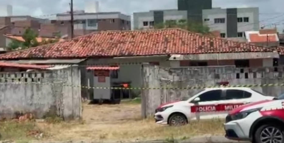 Homem é encontrado morto dentro de casa, um dia após ser assassinado na região metropolitana da Capital