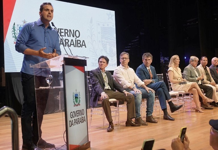 Lucas Ribeiro diz que Daniella tem muito a servir se for chamada por Lula, mas afirma ser cedo para falar de convites a paraibanos