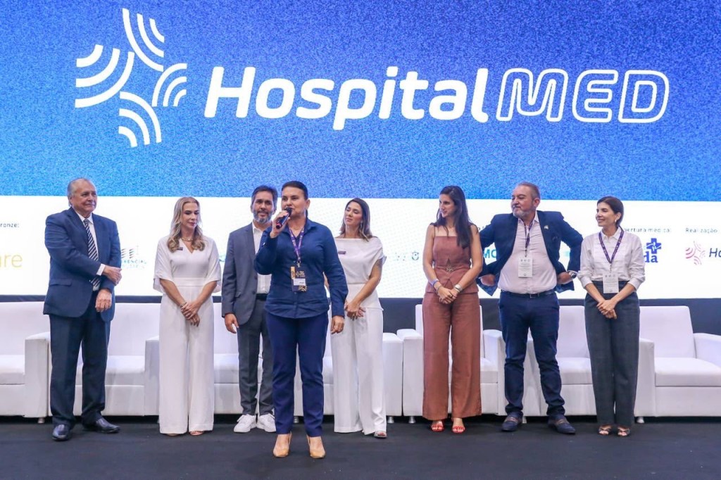 Elcione Ramos representa a Amupe na abertura da Hospital Med, em Olinda