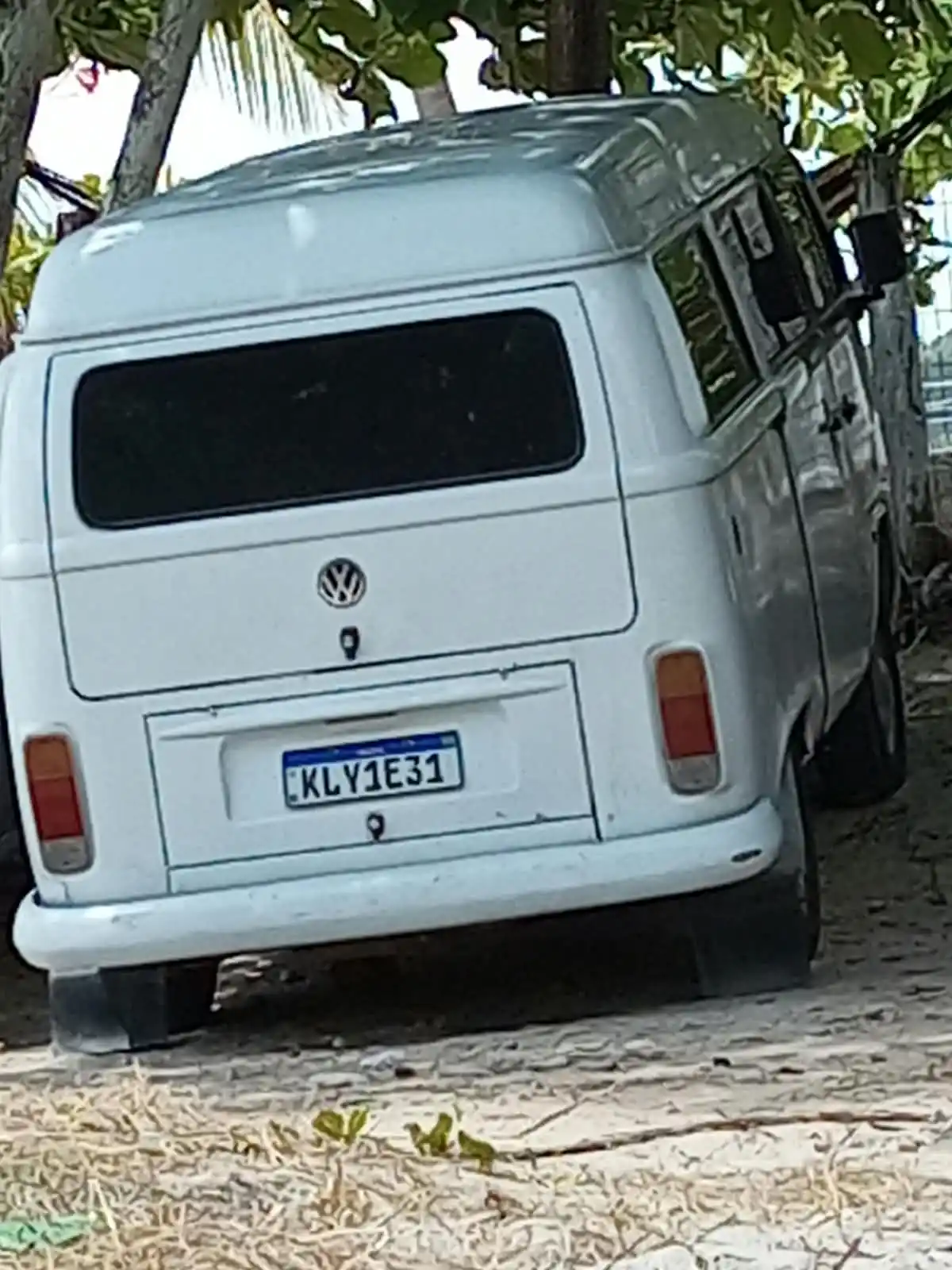 Kombi é furtada dentro de estacionamento do Novo Atacarejo em Carpina; Empresa emite nota lamentando o ocorrido