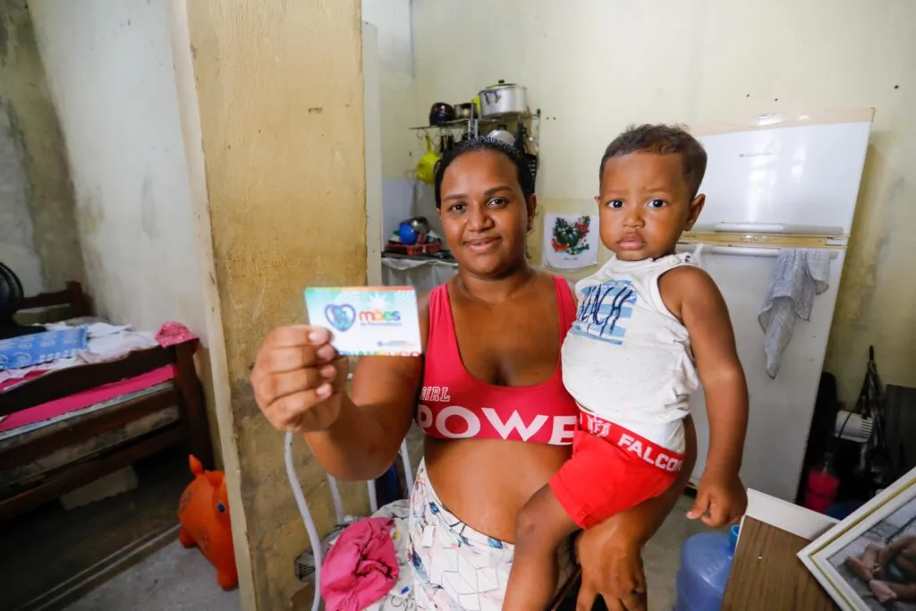 Mães de Pernambuco abre 2.621 novas vagas para mulheres receberem benefício mensal de R$ 300