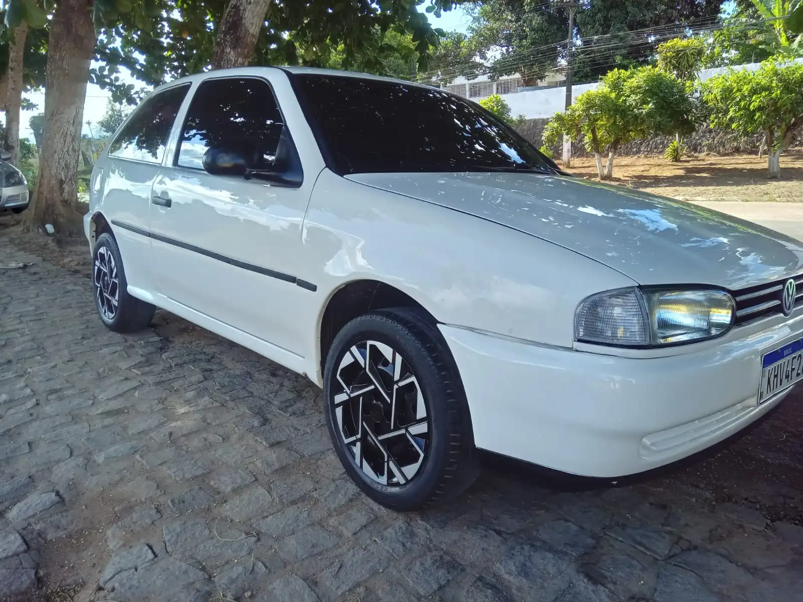 Carro foi furtado dentro de Atacarejo, em Carpina