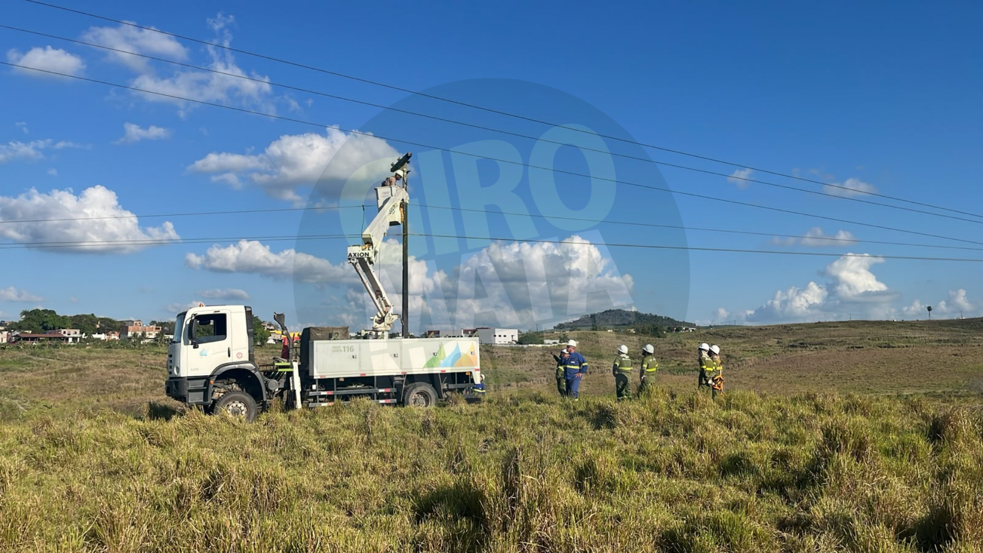 Neoenergia realiza troca de postes e cabos de alta tensão para restabelecer energia em quatro cidades da Mata Norte